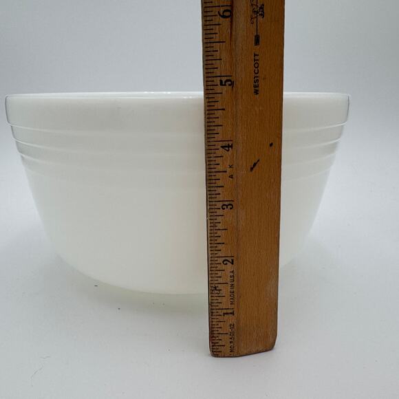 Vintage White Milk Glass Ribbed White Mixing Bowl 8.5" Hamilton Beach - Picture 4 of 6